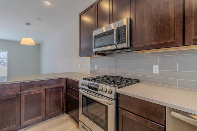 Building Photo - 1502 Simsbury St