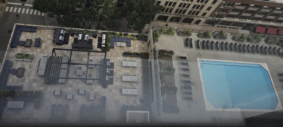 Building Photo - 30 E Huron St