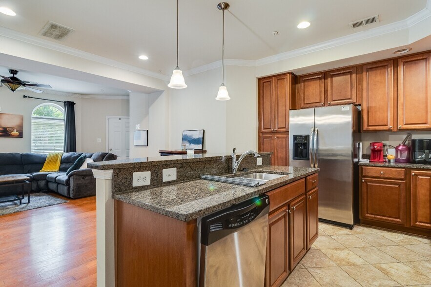Building Photo - 1315 Cheswick Ln