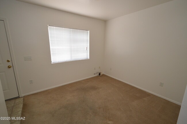 Building Photo - 4327 E Bellevue St