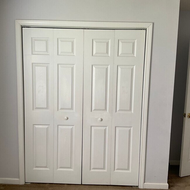 Building Photo - 3 Bedrooms, 2 Baths Home For Rent in Newton NC with 2 car garage