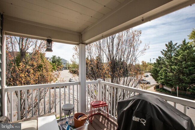 Building Photo - 8201 Crossbrook Ct