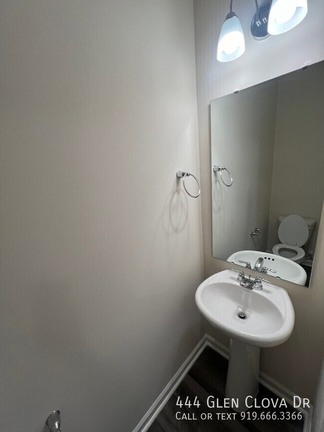 Building Photo - 444 Glen Clova Dr