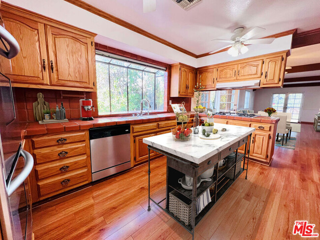Building Photo - 6124 Corbin Ave