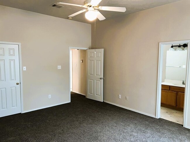 Building Photo - 34511 Park Green Dr