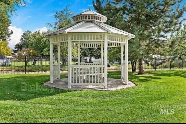 Building Photo - 4366 N Five Mile Rd