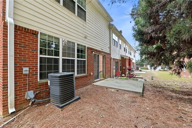 Building Photo - 1006 Ivydale Cir