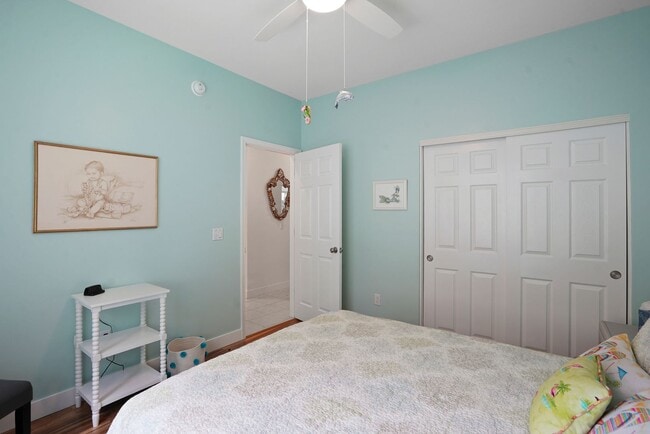 Building Photo - 211 Hampton Cir