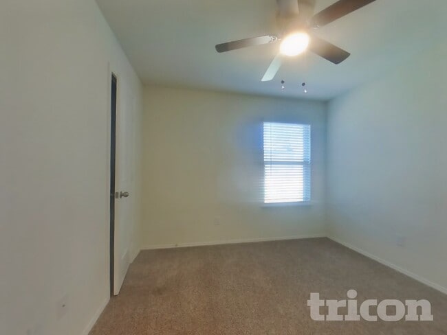 Building Photo - 14469 Cloudview Way