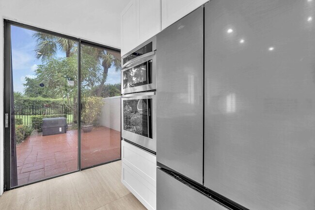 Building Photo - 6438 Via Rosa