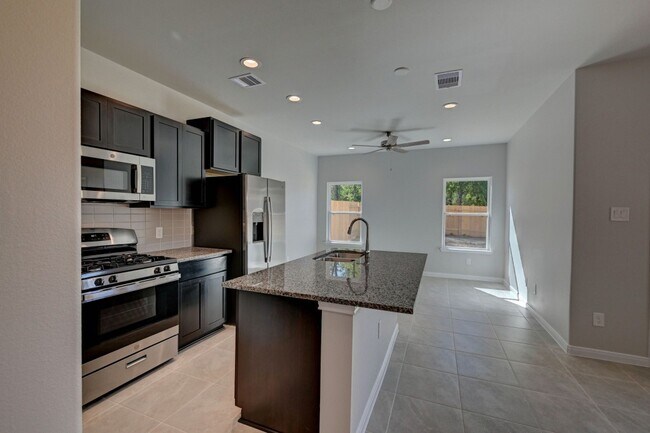 Building Photo - 11857 E Gate Dr