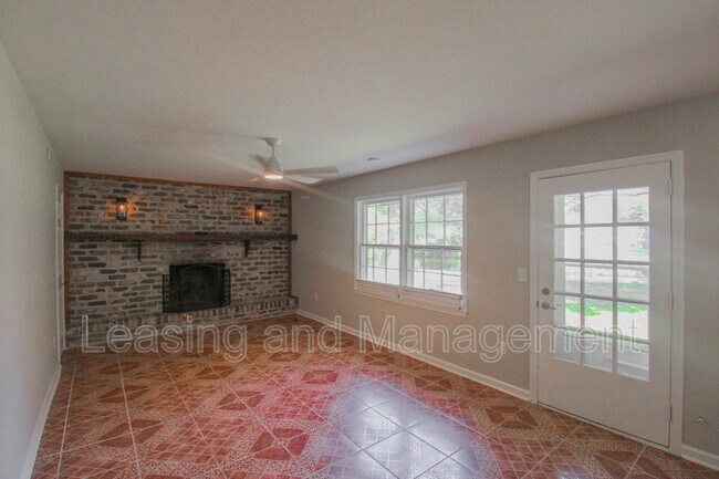 Building Photo - 2345 Wofford Rd