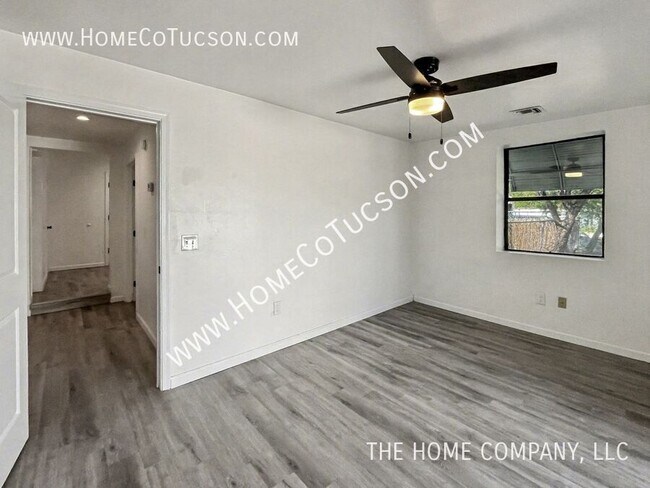 Building Photo - 3435 E Elida St
