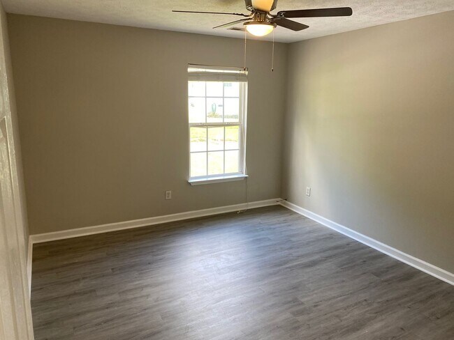 Building Photo - Freshly Renovated 3BR/2BA Home Just 15 Minutes from Downtown Chattanooga!