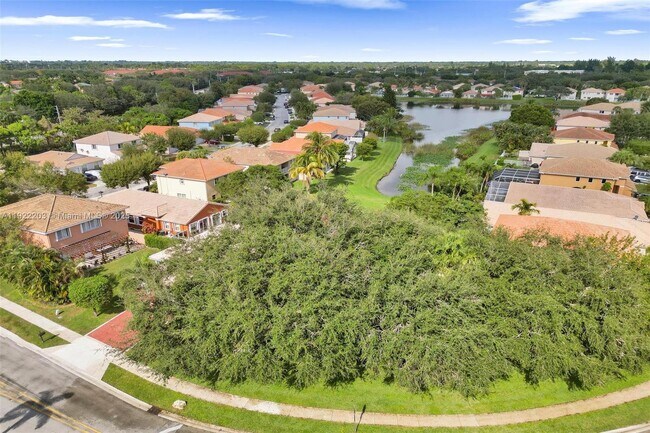 Building Photo - 6305 Willoughby Cir