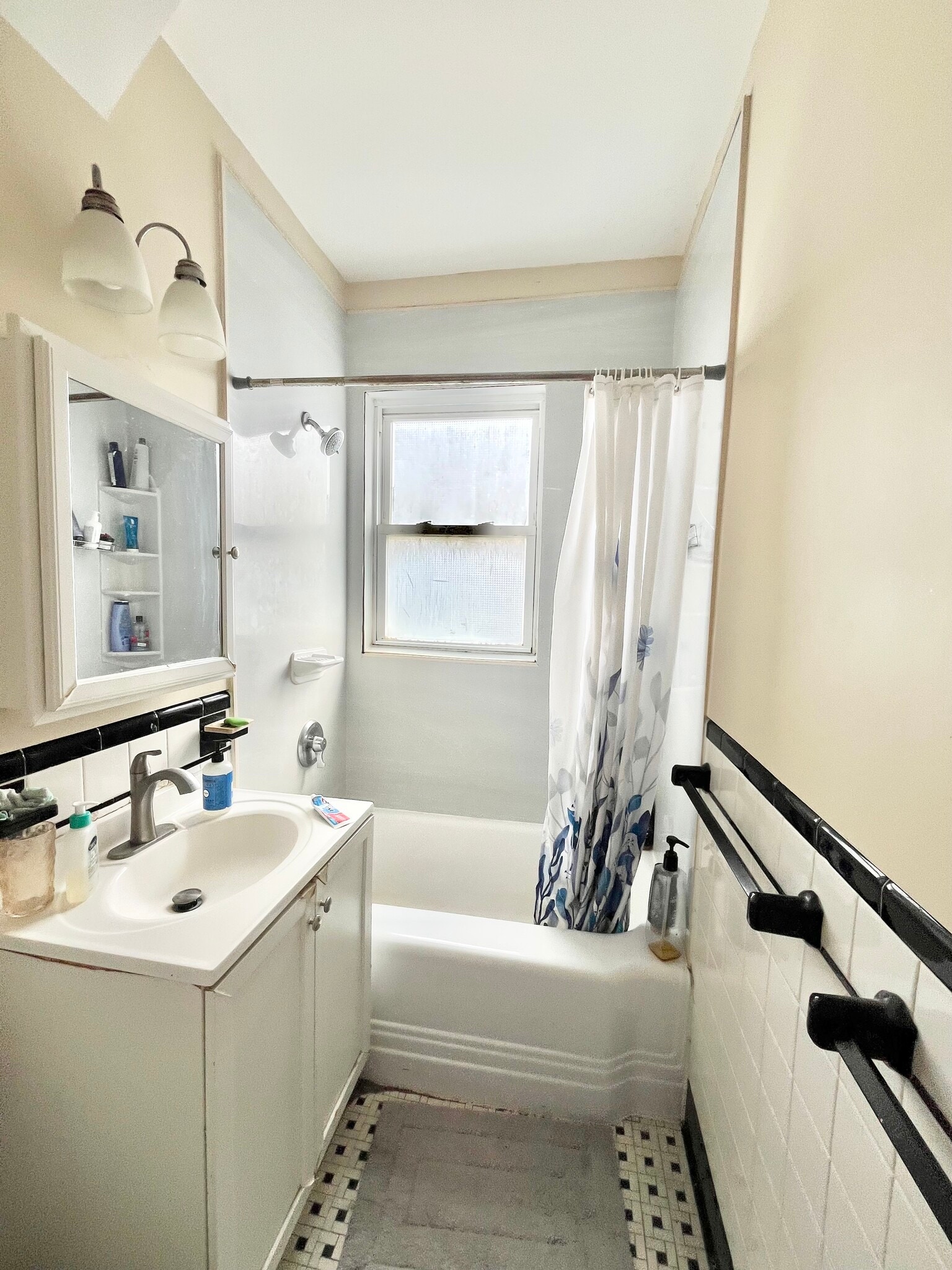 Building Photo - 29 Montcalm Ave