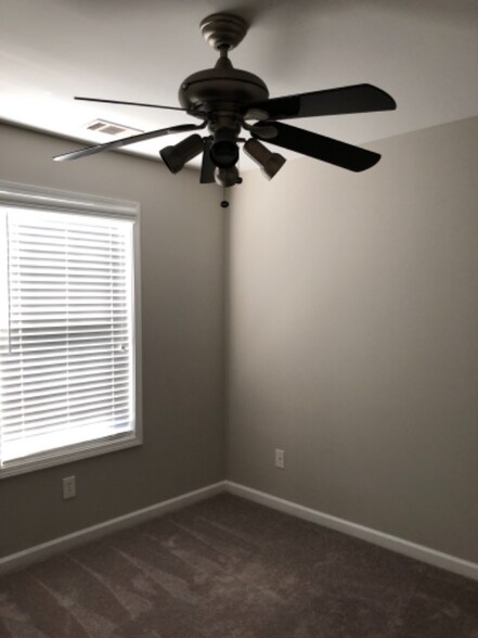 Building Photo - 141 Mill Pond Crossing