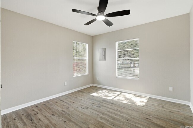 Building Photo - 219 La Manda Blvd