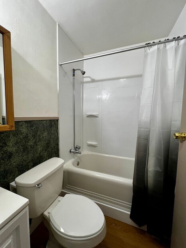 Building Photo - D1011