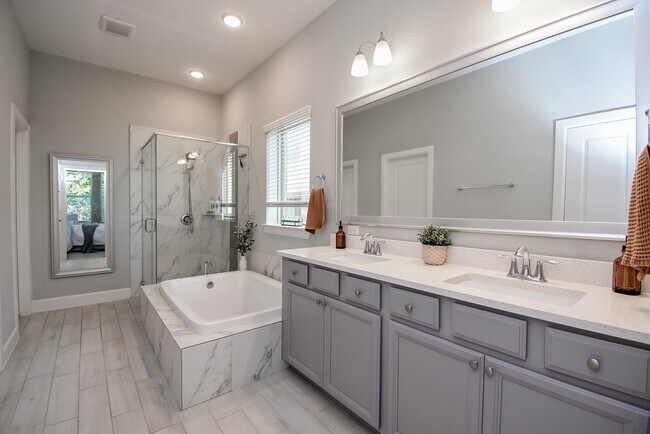 Building Photo - 15002 Bushy Bluestem Ct