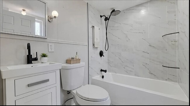 Building Photo - 121 W Moore St