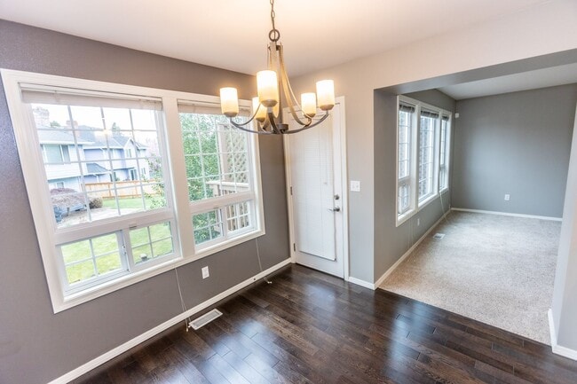 Building Photo - Beautiful 2 Bed 2.5 Bath Townhome in Kent