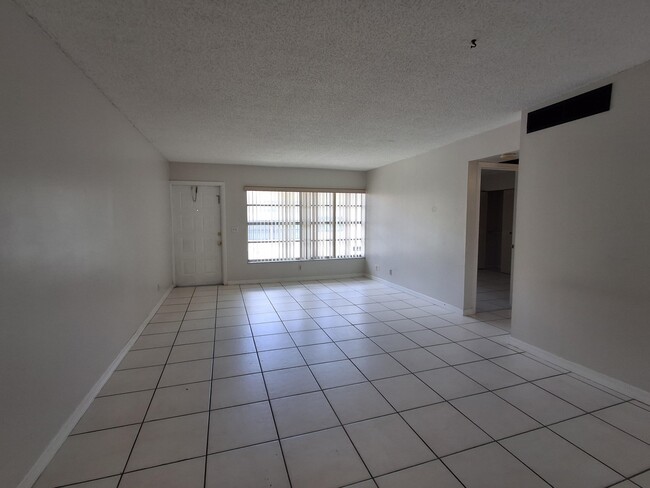 Building Photo - 11506 Royal Palm Blvd