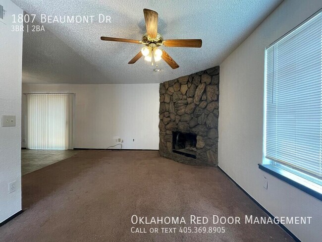 Building Photo - 1807 Beaumont Dr