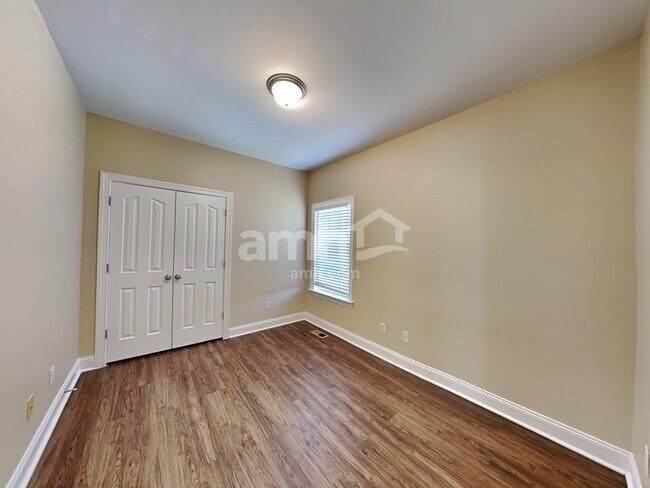 Building Photo - 636 Osborne Ln