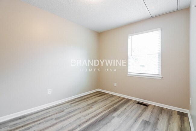 Building Photo - 506 Broadway St