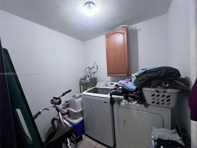 Building Photo - 1734 N 16th Ct