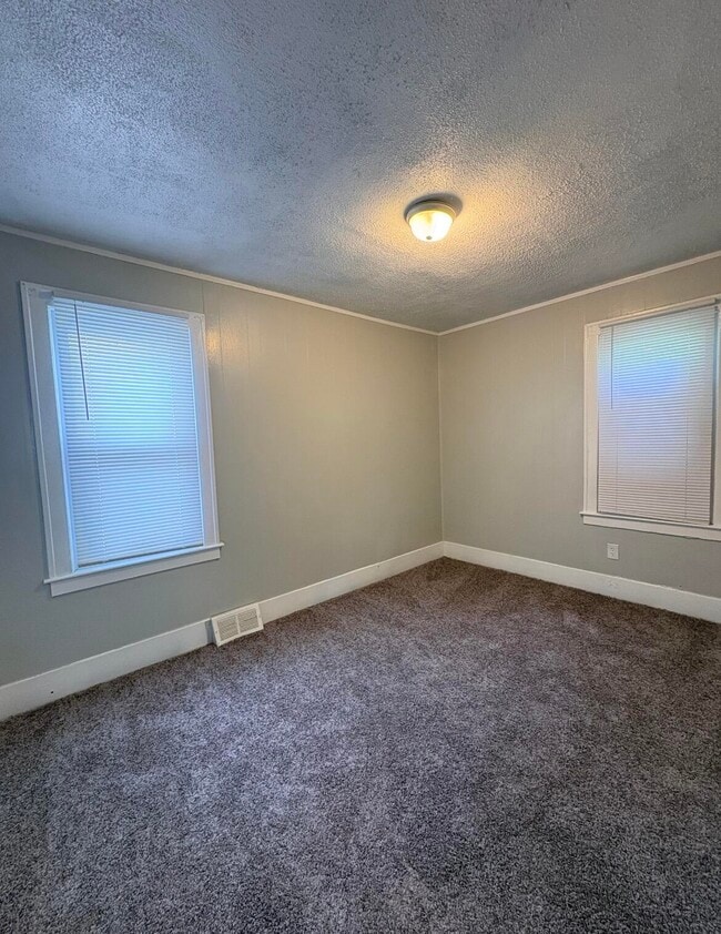 Building Photo - 9342 Northlawn St