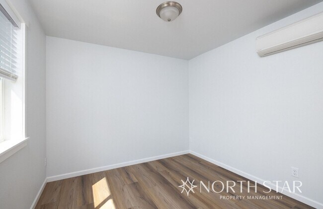 Building Photo - New, Bright & Spacious 3 bed/2.5 bath w/ G...