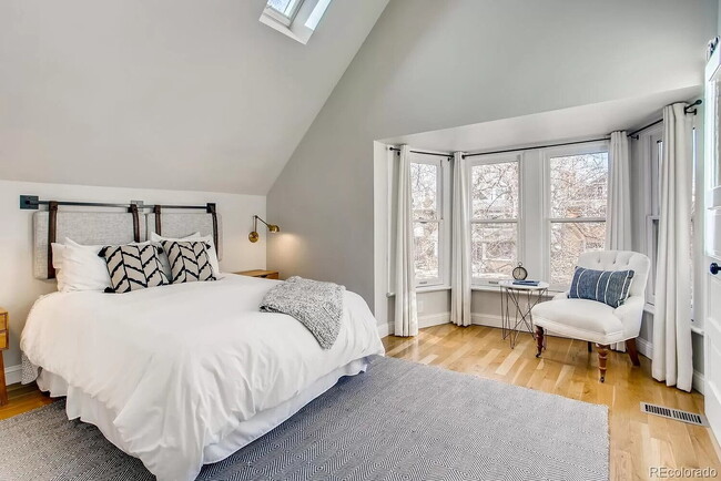 Building Photo - "Charming 4-Bed Oasis with 2.5 Baths in the Heart of Denver – 1768 Sq Ft of Comfort!"