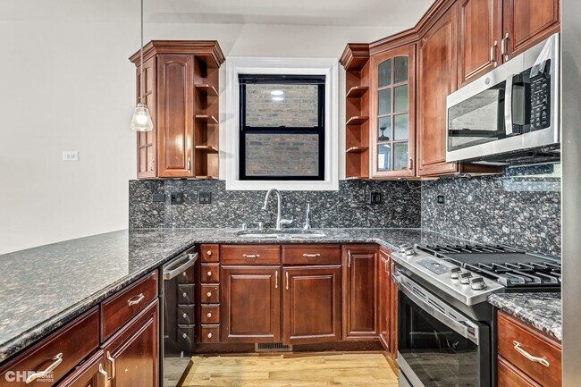 Building Photo - 2617 W Evergreen Ave