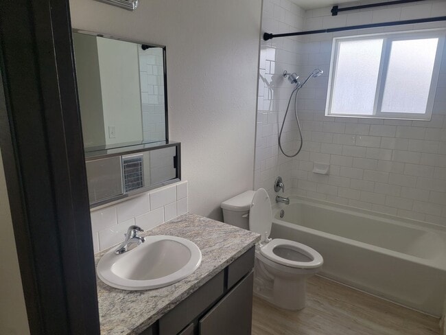 Building Photo - 10512 E Augusta Ave