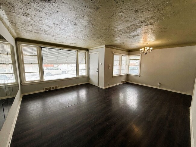 Building Photo - Spacious 2 Bedroom Rental!