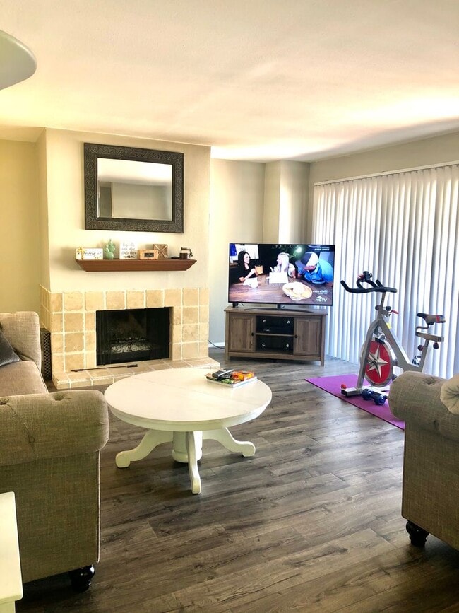 Building Photo - Two bedroom Condo in Alicante Villas