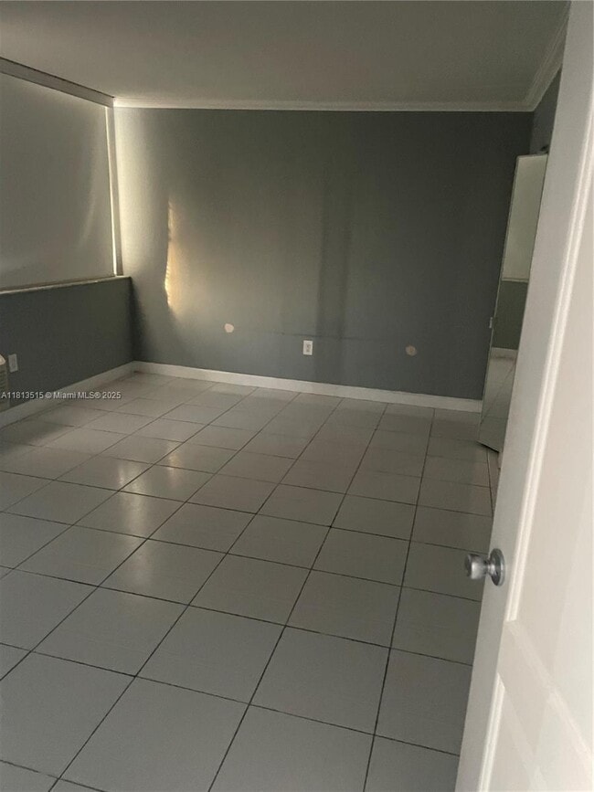Building Photo - 5313 Collins Ave
