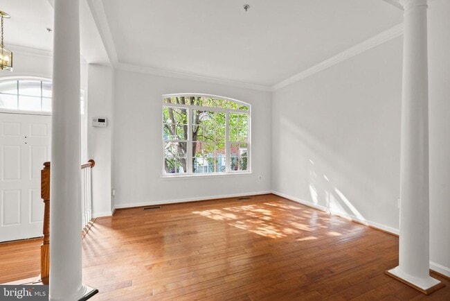 Building Photo - 13044 Town Commons Dr