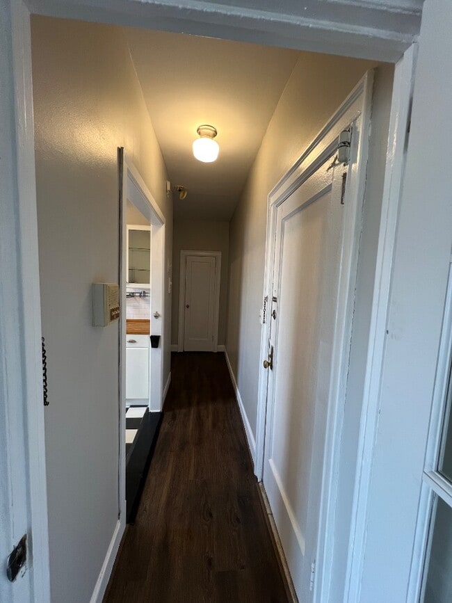 Building Photo - 122 W 39th St