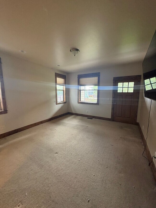 Building Photo - 3114 Madrona Ln