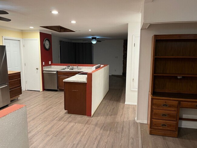 Building Photo - Adorable 3 bedroom home nestled in the ne Heights