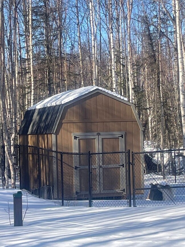 Building Photo - Single family home on 5 acres with a fenced back yard and Huge 3 car garage!  Gourmet Chefs Kitch...