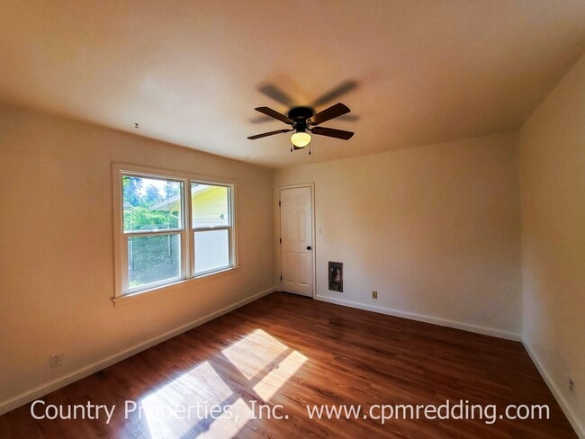 Building Photo - Garden Tract Charmer Coming Available March 20th! 2 Bedrooms plus Bonus Room