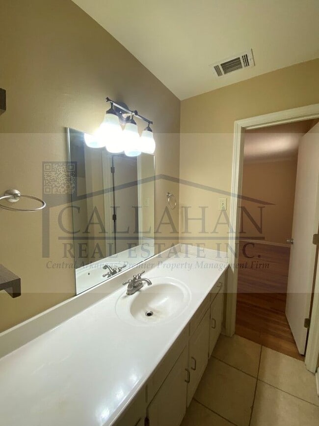 Building Photo - Jacksonville 4 Bedroom Home