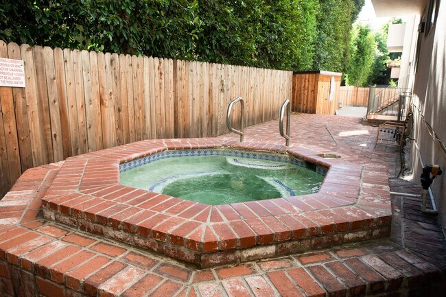 Building Photo - West Hollywood condo