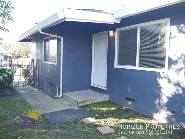 Building Photo - 2 Bed 1 Bath 827 Sq. Ft. Citrus Heights Du...