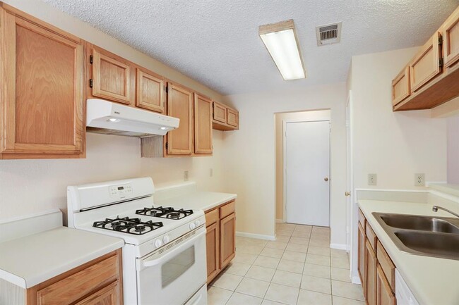 Building Photo - 12038 Flaxen Dr
