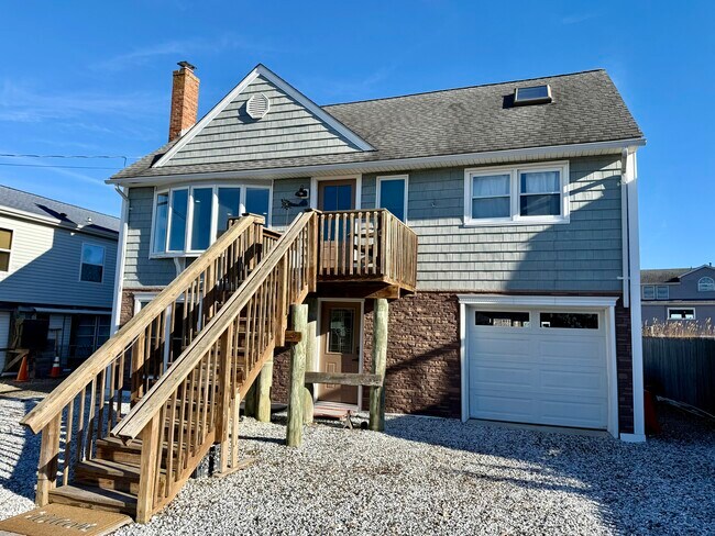 Building Photo - 256 Alley Ave